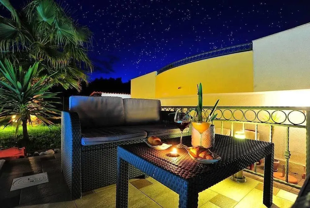 Villa Vanilla With Heated Pool Zadar Appartement